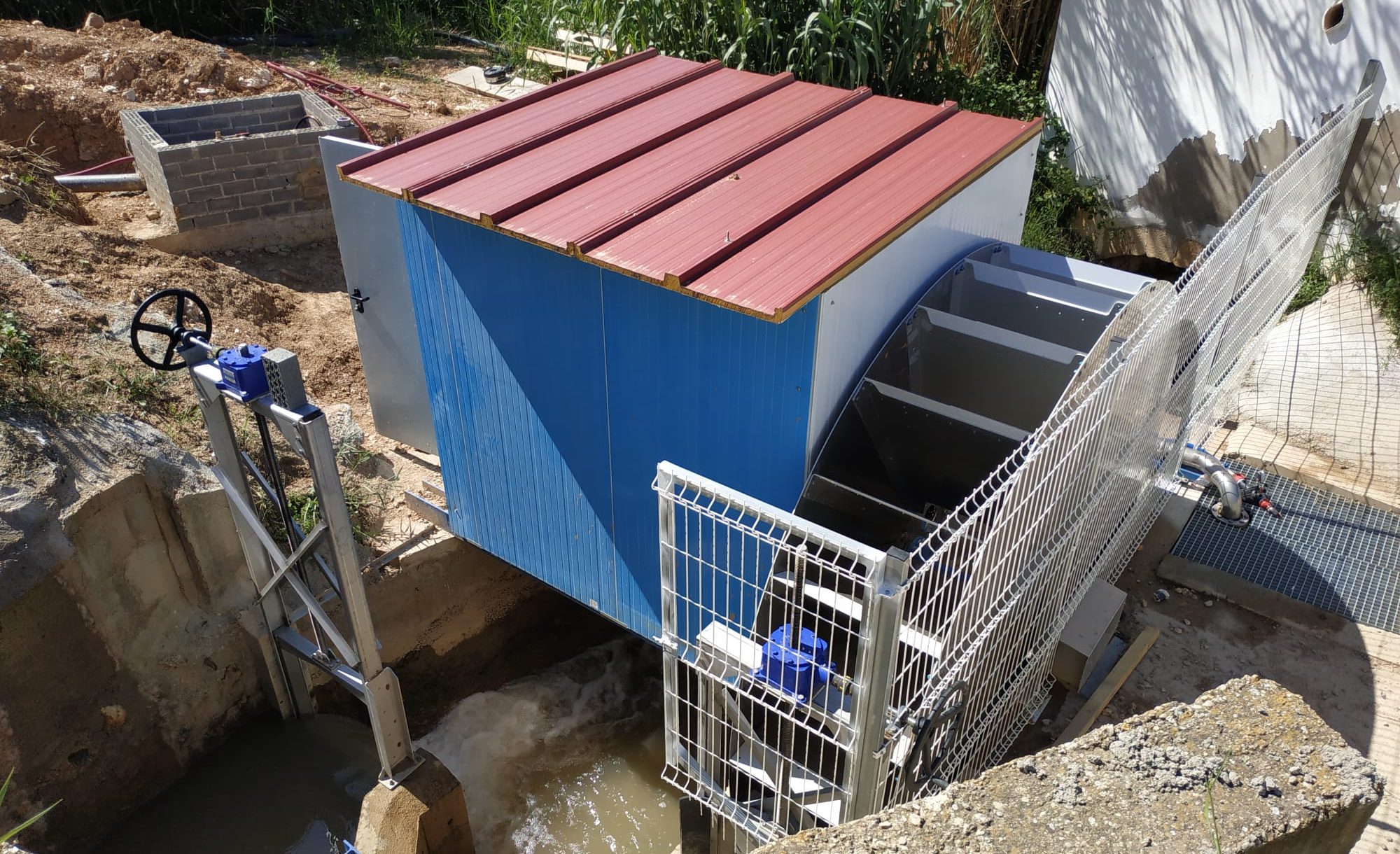 Nachhaltige Bewässerung durch wassergetriebene Pumpen für Kanäle ermöglichen-image
