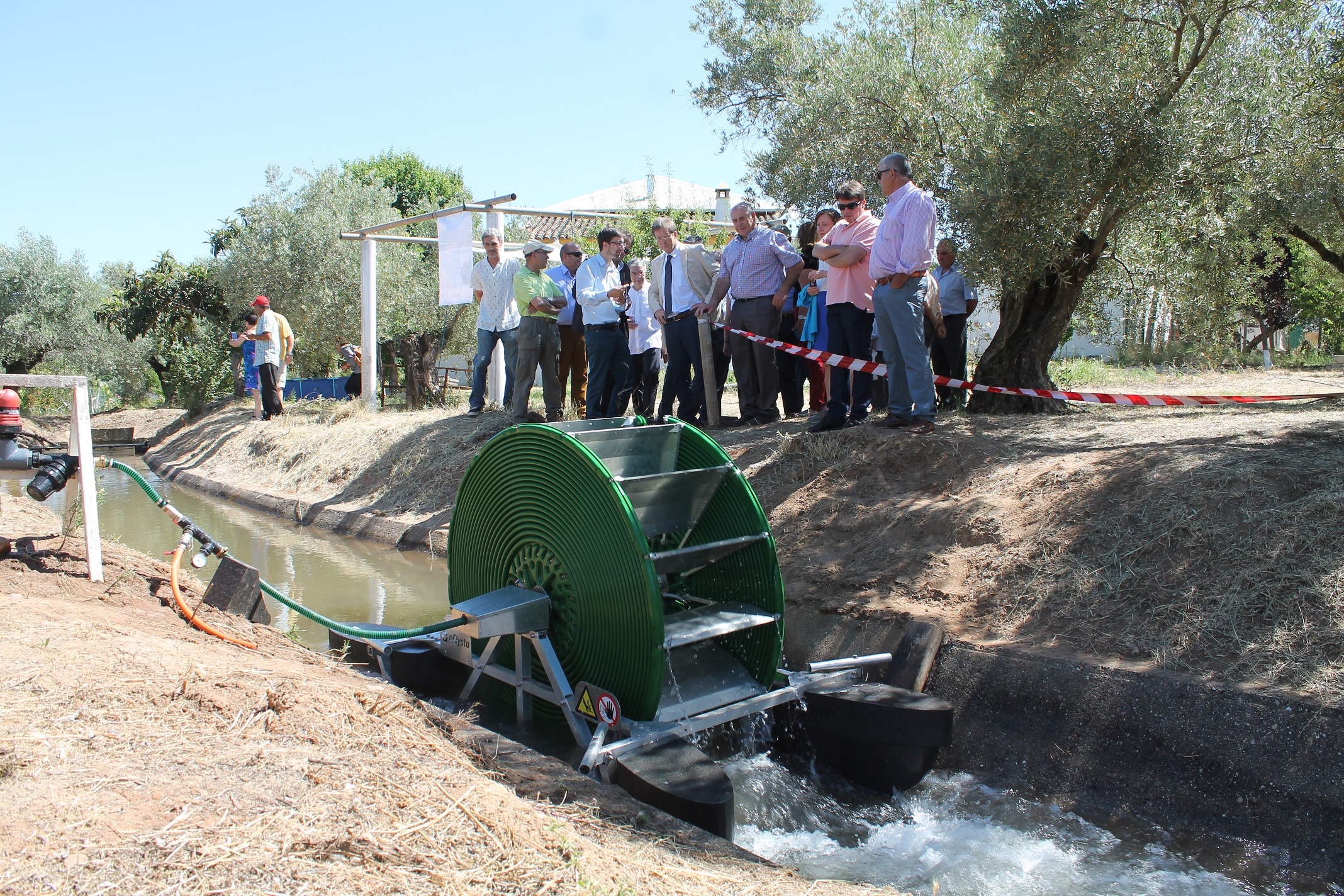 Nachhaltige Bewässerung durch wassergetriebene Pumpen für Kanäle ermöglichen-image